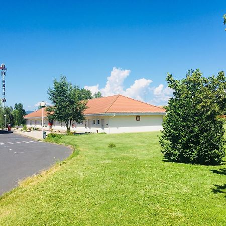 Hotel Evan Lempdes sur Allagnon Bagian luar foto