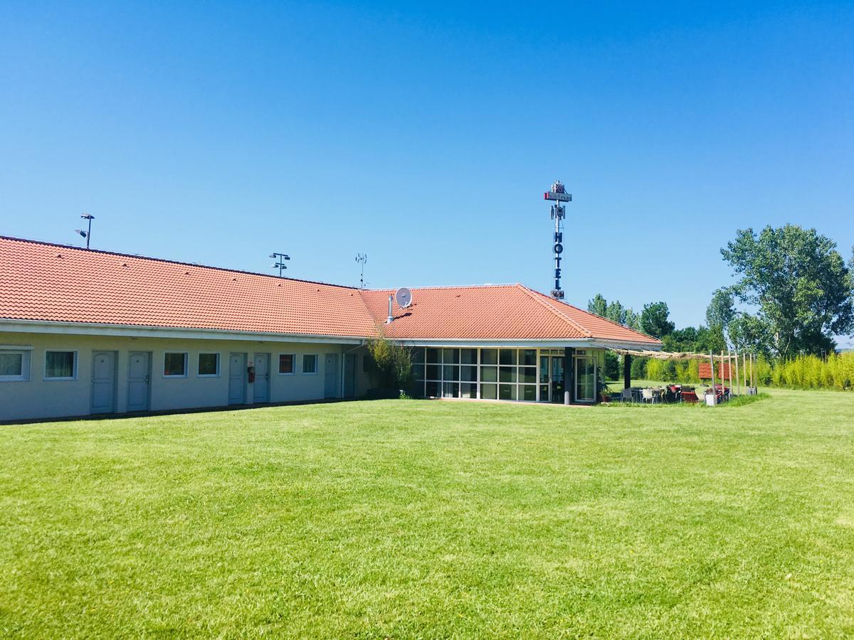 Hotel Evan Lempdes sur Allagnon Bagian luar foto