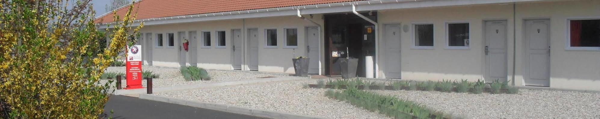 Hotel Evan Lempdes sur Allagnon Bagian luar foto