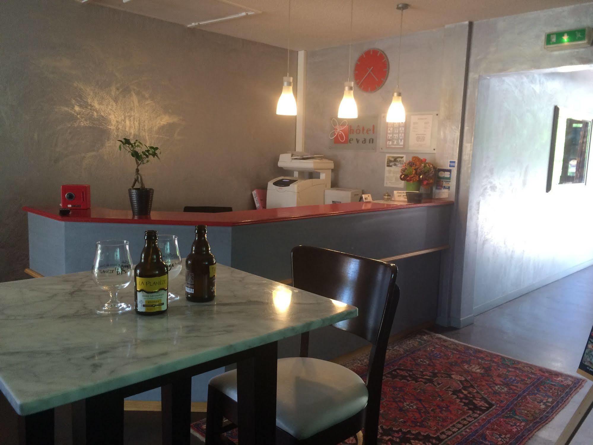 Hotel Evan Lempdes sur Allagnon Bagian luar foto